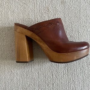 Frye Women's Heeled Clogs - Perfect Condition